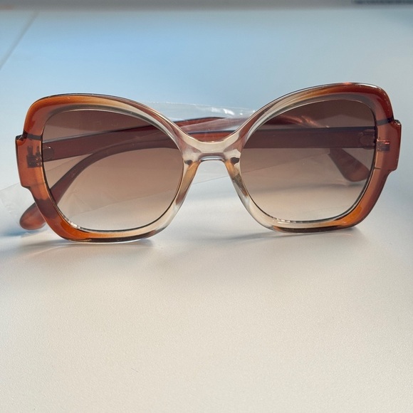 Chic Brown Sunglasses - Picture 1 of 5
